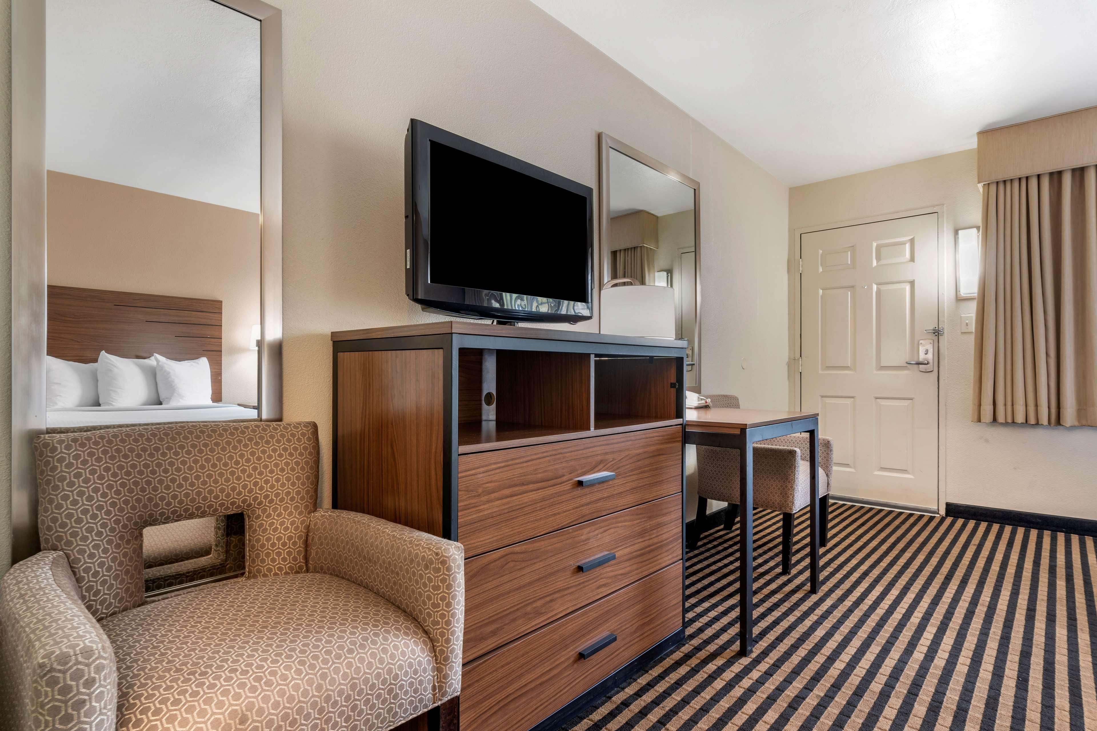 Best Western Town House Lodge Модесто Екстериор снимка
