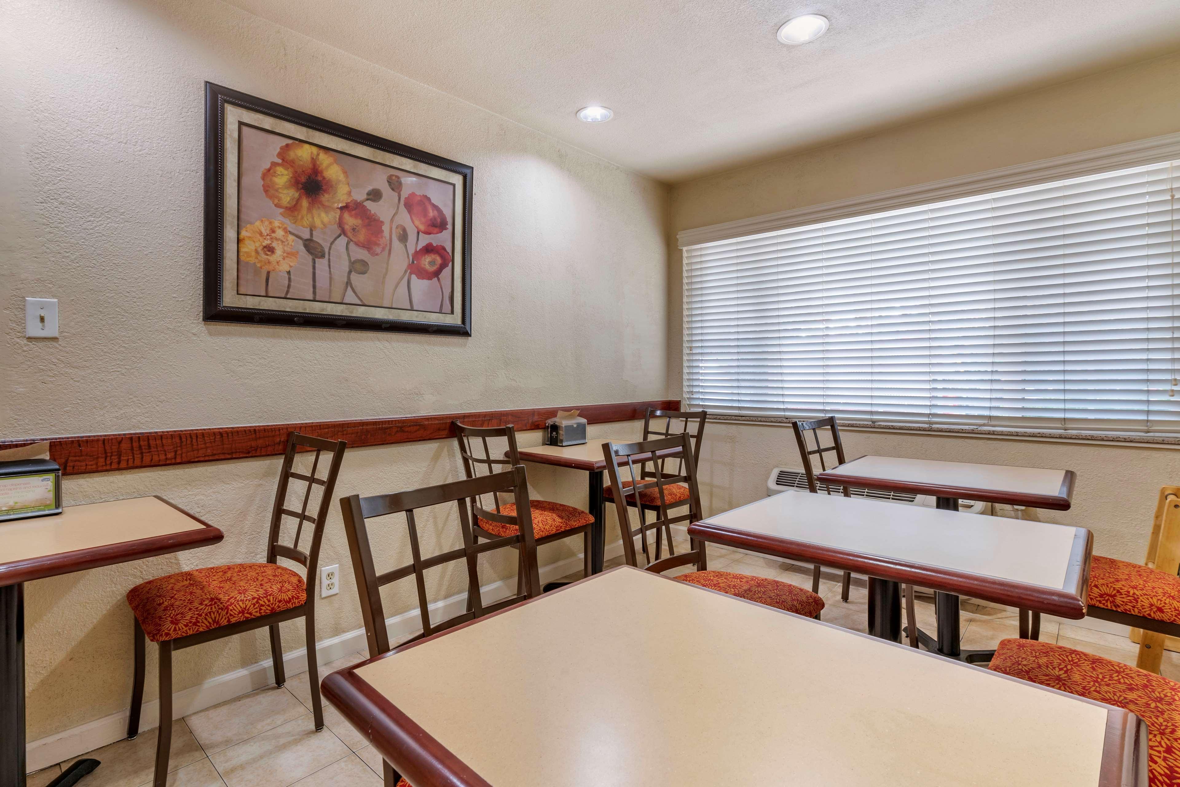 Best Western Town House Lodge Модесто Екстериор снимка