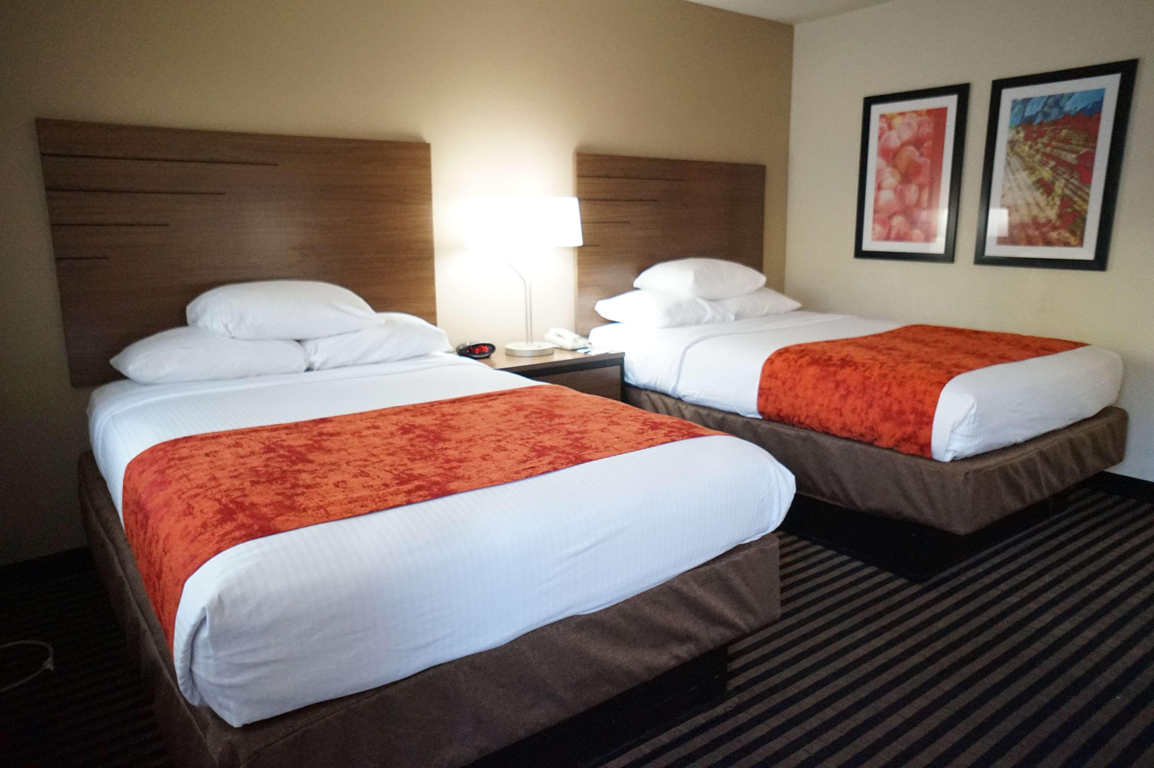 Best Western Town House Lodge Модесто Екстериор снимка